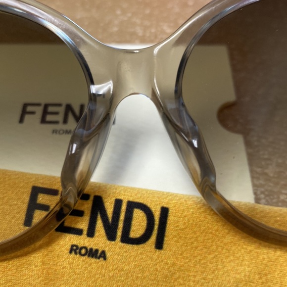 Authentic Fendi Sunglasses - Picture 4 of 9